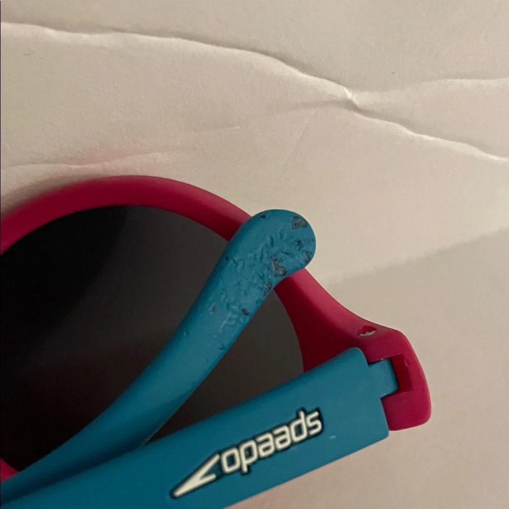 Speedo Vibrant Pink and Blue Sunglasses. Polarized lens, floating frame, age 3